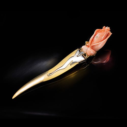 Tagliacarte con rosa in corallo