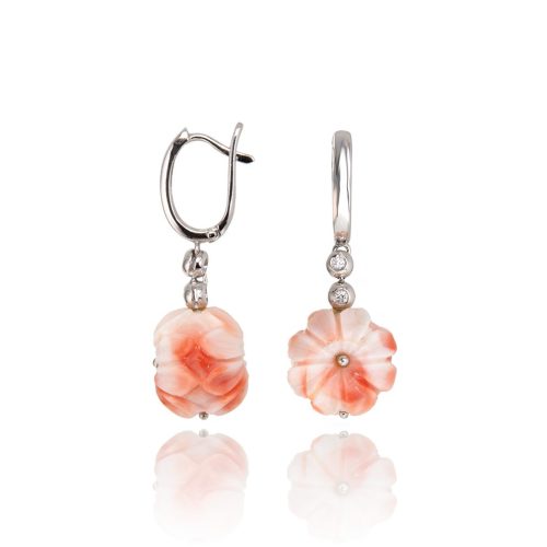 Orecchini Nature a Fiore Incisi in Corallo Rosa Pacifico “Deepsea” e Diamantini
