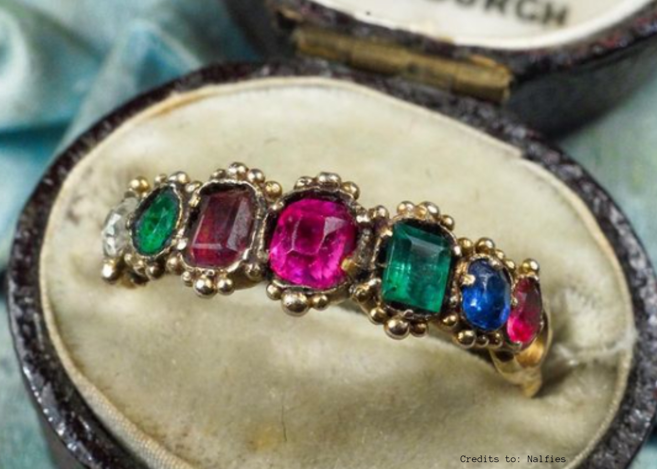 Al momento stai visualizzando Il linguaggio segreto dei gioielli