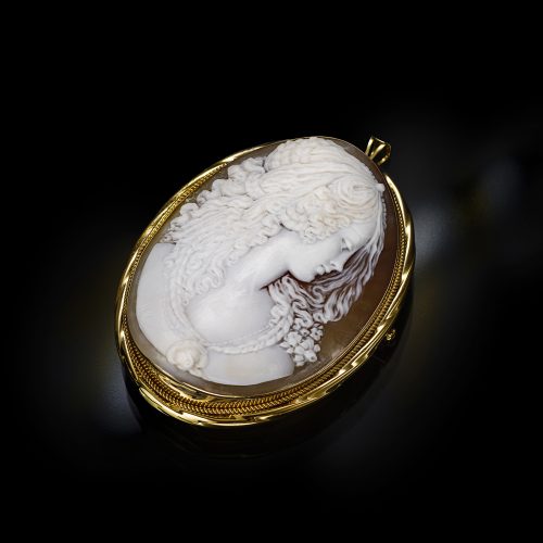 Cammeo raffigurante volto femminile – By Nocereto